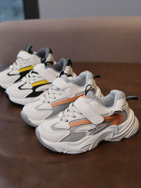 Gyermek tornacipő matricákkal két színben, lányoknak