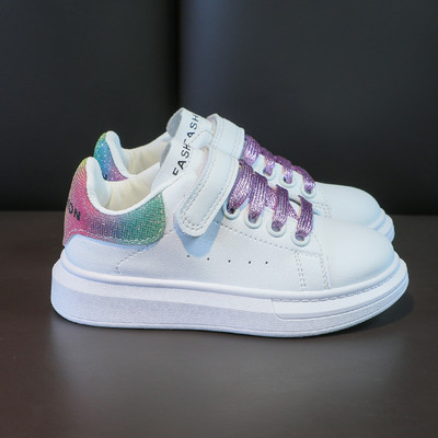 Eko bőrből készült tavaszi-őszi tornacipő új modellje