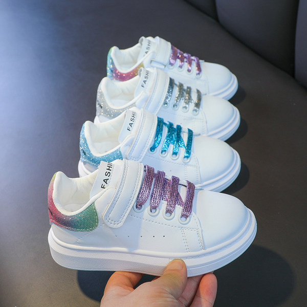 Eko bőrből készült tavaszi-őszi tornacipő új modellje