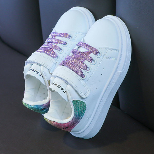 Eko bőrből készült tavaszi-őszi tornacipő új modellje