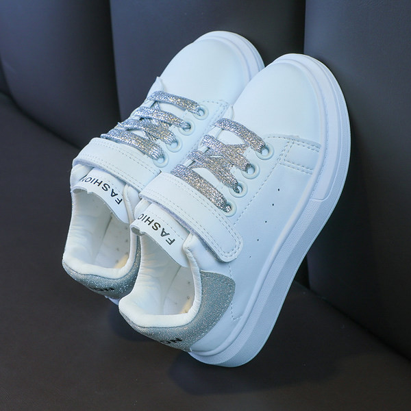 Eko bőrből készült tavaszi-őszi tornacipő új modellje