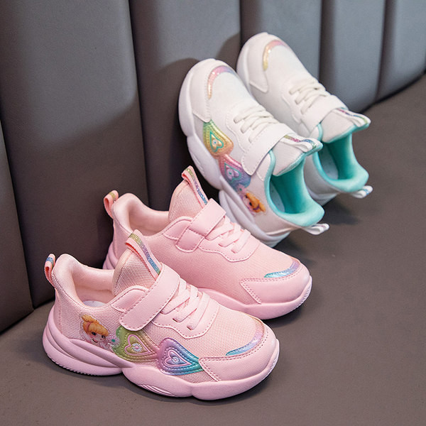 Új modell cipők lányoknak rátéttel