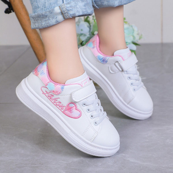 Műbőr tornacipő lányoknak hímzéssel