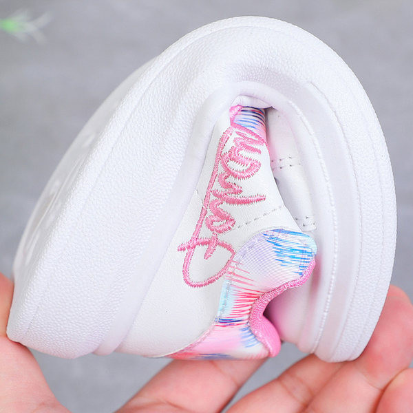 Műbőr tornacipő lányoknak hímzéssel