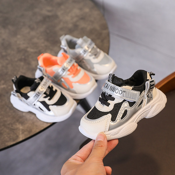 Légáteresztő, matricás gyerekcipő lányoknak és fiúknak