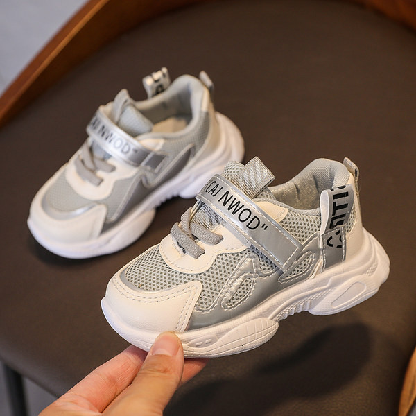 Légáteresztő, matricás gyerekcipő lányoknak és fiúknak