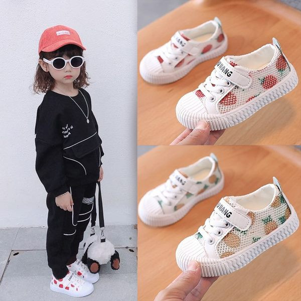 Gyermek tornacipők új modellje színes alkalmazással - két modell