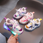 Fényes, lapos talpú gyerekcipő lányoknak és fiúknak egyaránt