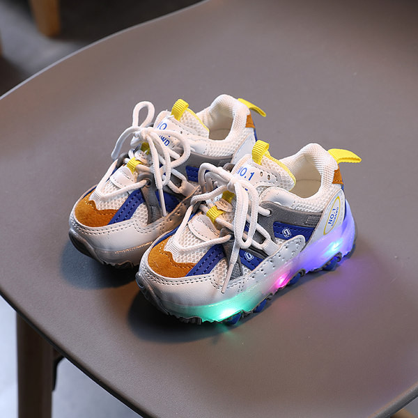 Fényes, lapos talpú gyerekcipő lányoknak és fiúknak egyaránt