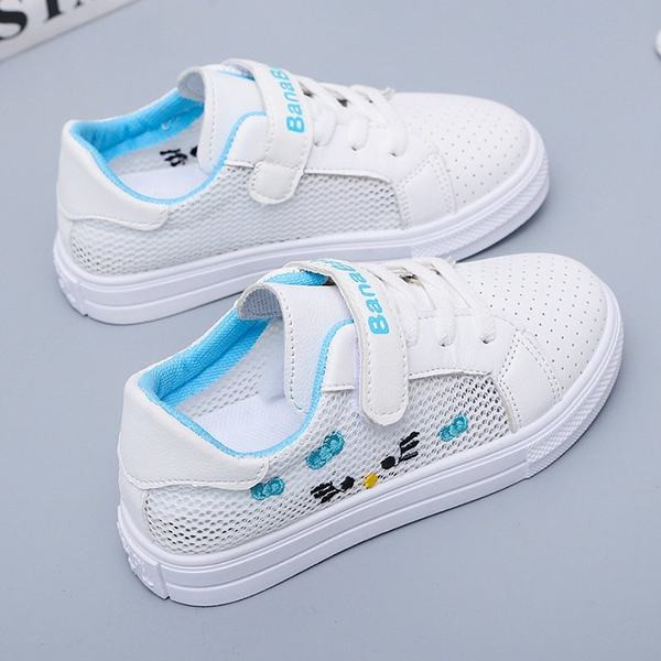 Alkalmi tornacipő hímzéssel és felirattal