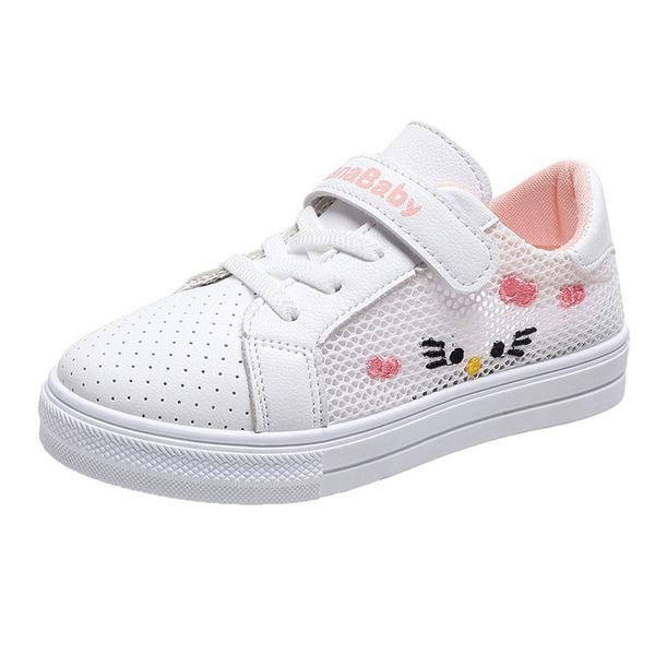 Alkalmi tornacipő hímzéssel és felirattal