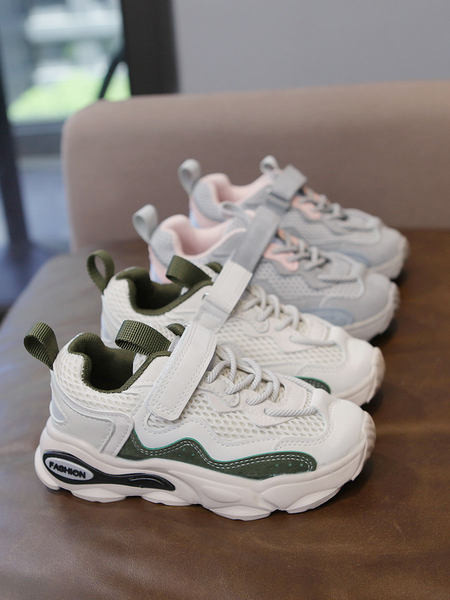 Gyermek tornacipő fűzővel és matricával két színben