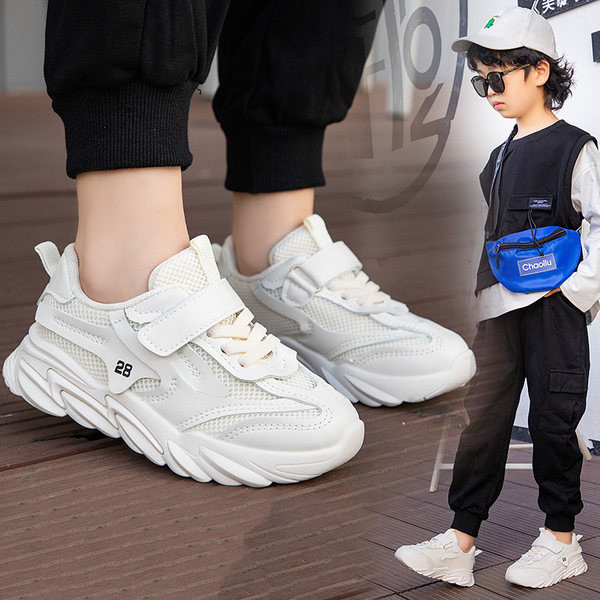 Gyerek tornacipő új modellje durva talppal, három színben