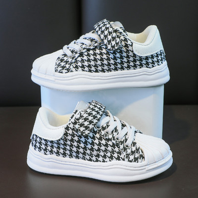 Textil őszi tornacipő új modellje