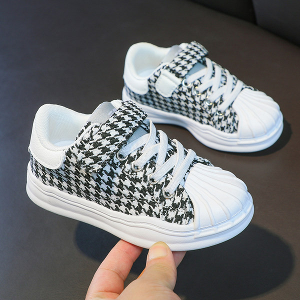 Textil őszi tornacipő új modellje