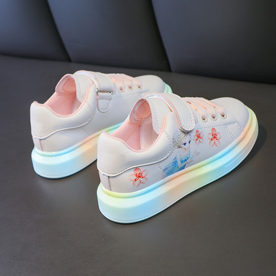 Gyermek tornacipő új modellje színes felrakással