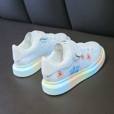 Gyermek tornacipő új modellje színes felrakással