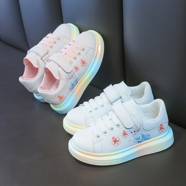 Gyermek tornacipő új modellje színes felrakással