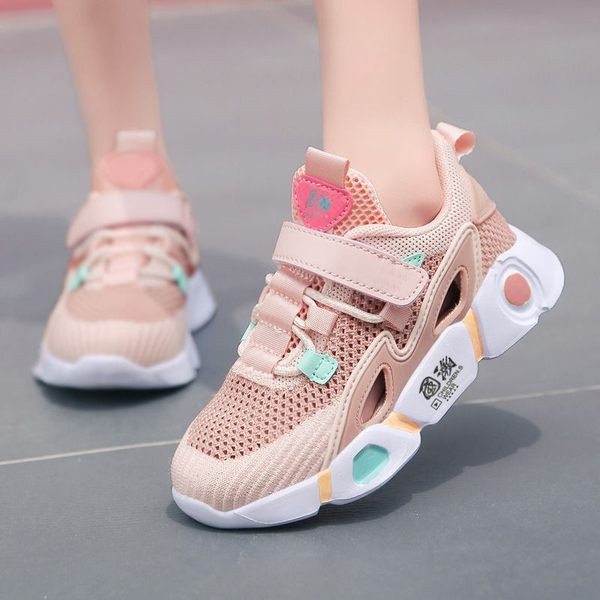 Légáteresztő gyermek tornacipő új modellje durva talppal