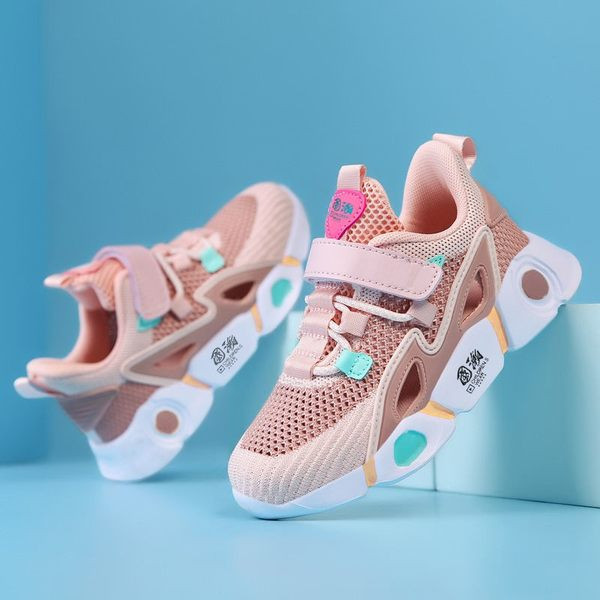 Légáteresztő gyermek tornacipő új modellje durva talppal