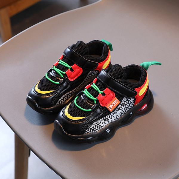 Világító gyerek sportcipő matricákkal