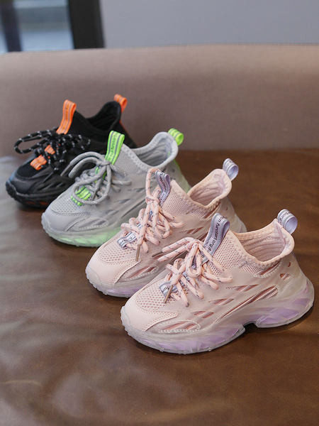 Gyermek tornacipő fűzővel és szilikon talppal, három színben