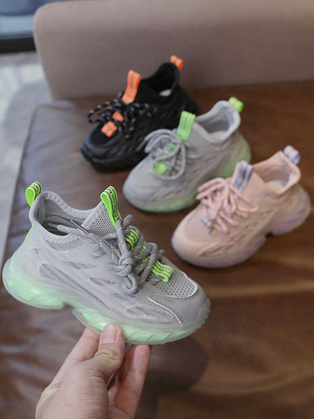 Gyermek tornacipő fűzővel és szilikon talppal, három színben