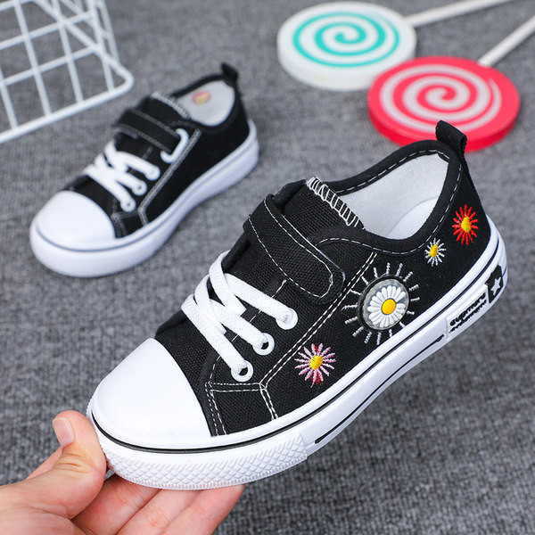 Gyermek vászon tornacipő hímzéssel és tépőzárral