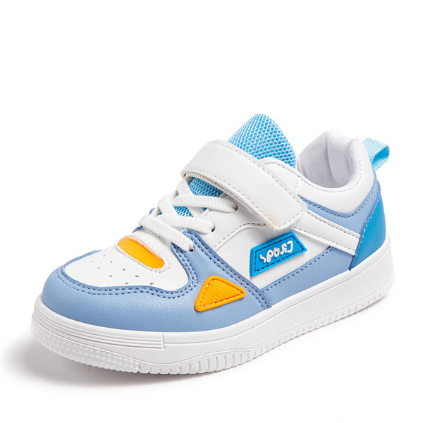 Eko bőrből készült alkalmi gyerekcipő, nyakkendőkkel és matricákkal