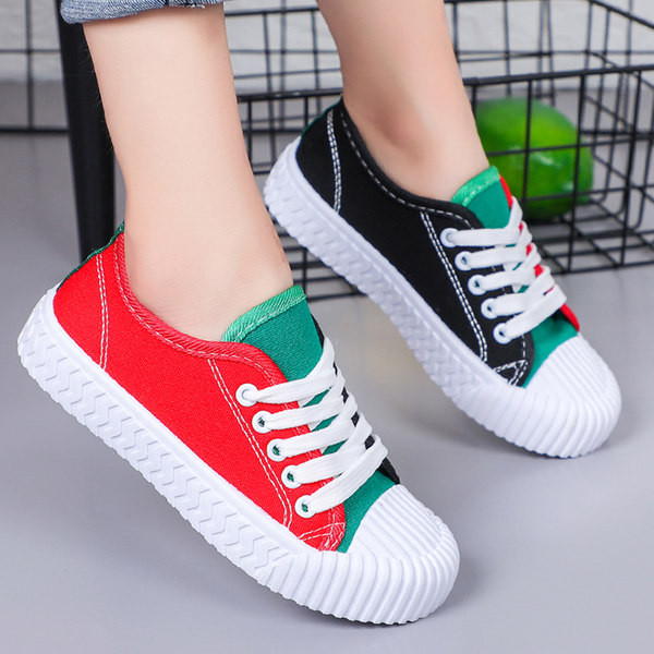 Színes gyerek tornacipő fűzővel és lapos talppal