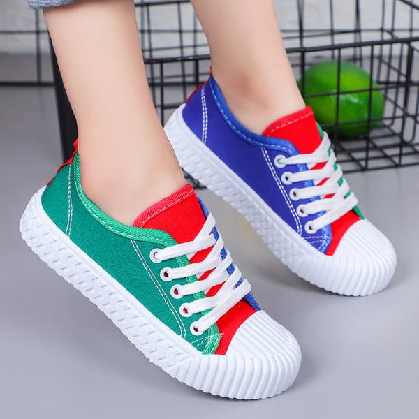 Színes gyerek tornacipő fűzővel és lapos talppal