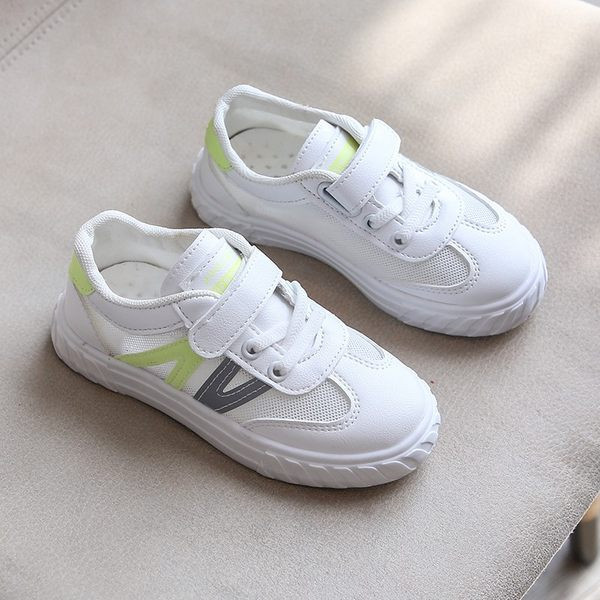 Új modell gyerekcipők lapos talppal és tépőzárral