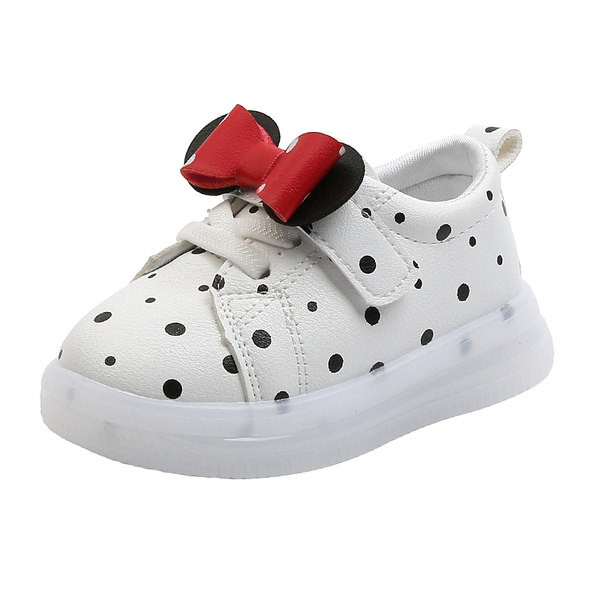 Fényes, pöttyös gyermek tornacipő szalaggal lányoknak