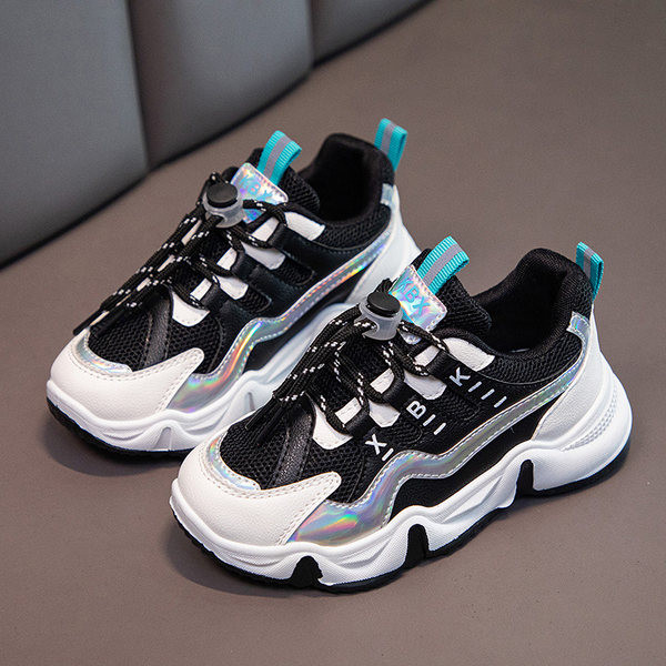 Őszi tornacipők új modellje fényes hatással