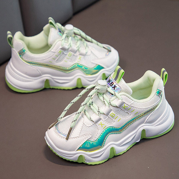 Őszi tornacipők új modellje fényes hatással