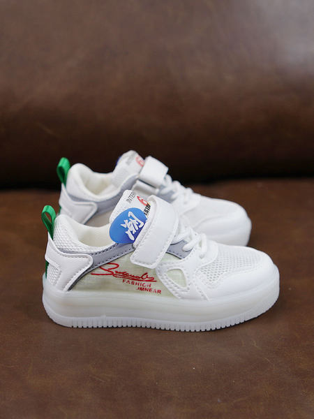 Gyermek tornacipő felirattal és matricákkal lányoknak