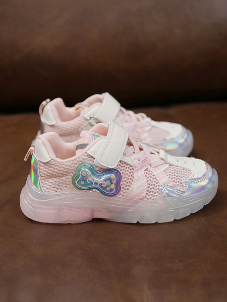 Gyermek necces tornacipő matricákkal és rátéttel