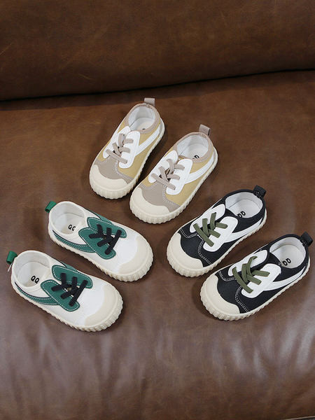 Három színben fűzős, lapos talpú gyerekcipő