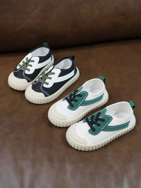 Három színben fűzős, lapos talpú gyerekcipő