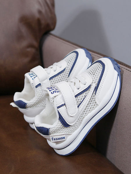 Fehér matricás gyerek tornacipő