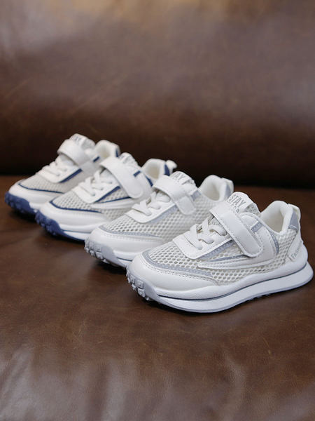 Fehér matricás gyerek tornacipő