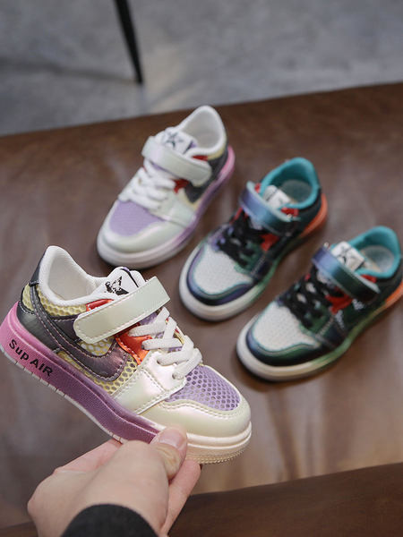 Gyerekhálós tornacipő matricákkal és nyakkendőkkel több színben