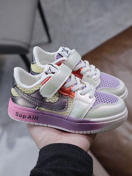 Gyerekhálós tornacipő matricákkal és nyakkendőkkel több színben