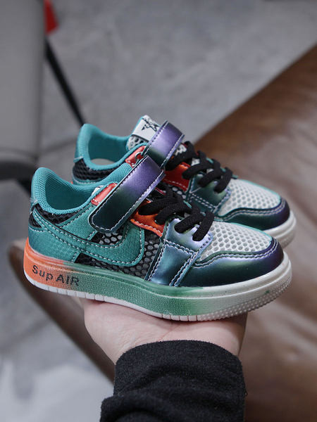 Gyerekhálós tornacipő matricákkal és nyakkendőkkel több színben