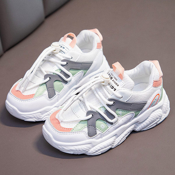 Modern, fűzős, durva talpú lány tornacipő