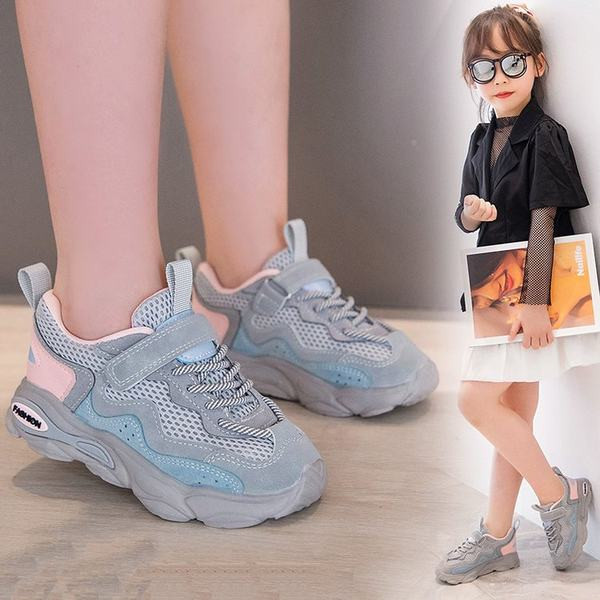 Gyerek necces tornacipő matricával és nyakkendővel lányoknak és fiúknak