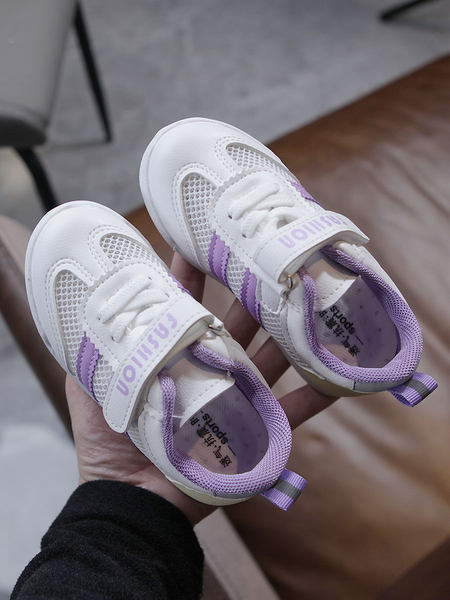 Lapos talpú és fűzős gyerekcipő