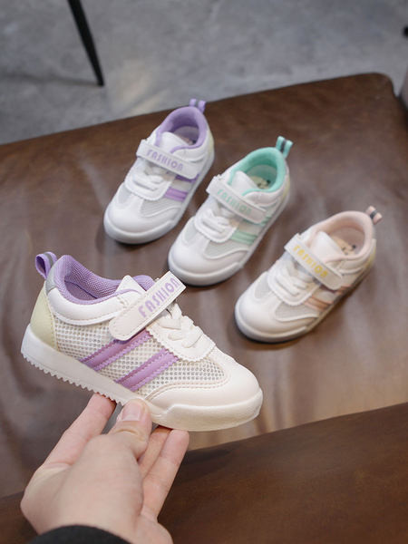 Lapos talpú és fűzős gyerekcipő