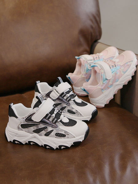 Gyermek tornacipő fehér és rózsaszín színben, matricákkal és nyakkendőkkel