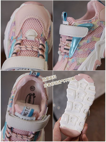 Gyermek tornacipő fehér és rózsaszín színben, matricákkal és nyakkendőkkel